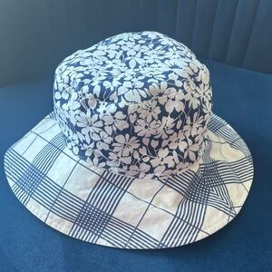 Vintage Burberry Navy and White Floral Pattern Bucket Hat